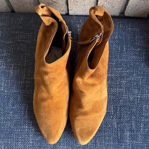 Dolce vita Suede Ankle Boots in Tan.
